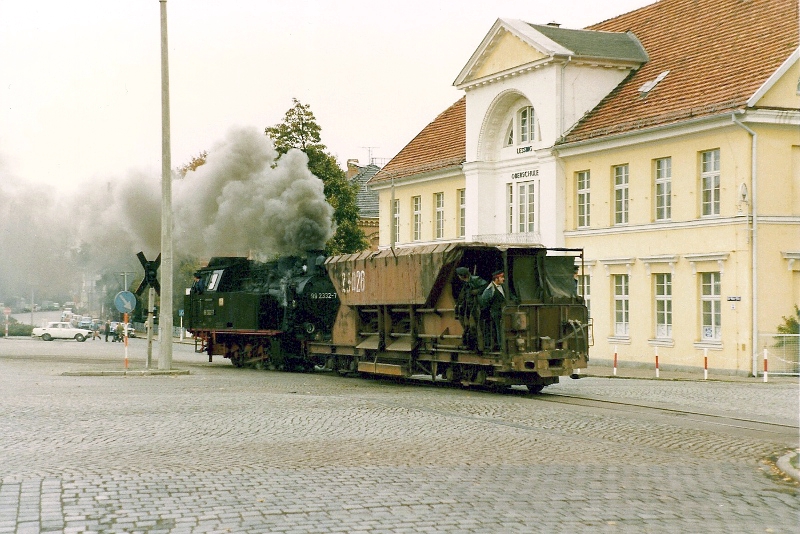 Bauzug in Bad Doberan mit Dampflok 99 2332 am 09.10.1986